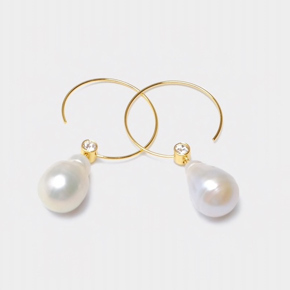 Jewelry - Last one Faux pearl  Earrings Art deco European design